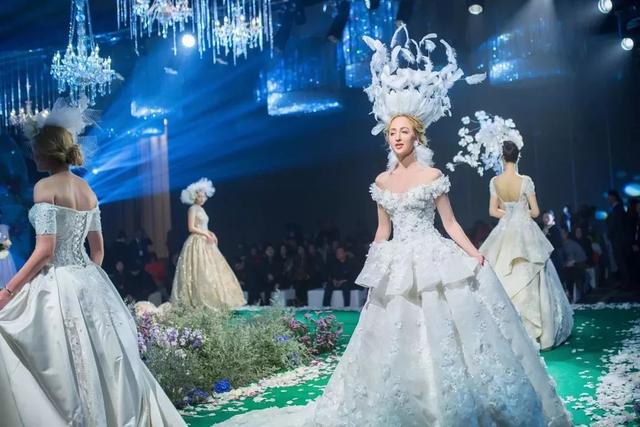 一顾倾人城｜穿上它，你就是那个倾城的新娘「内含超多心动美图」