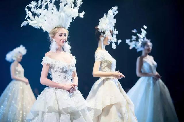 一顾倾人城｜穿上它，你就是那个倾城的新娘「内含超多心动美图」