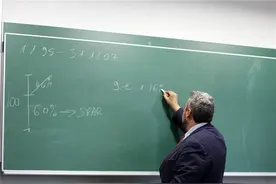 面试官：什么水结冰最慢？司机抢答，老板发愣，博士脸红低头图片