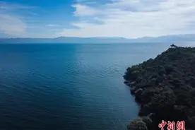 云南抚仙湖水质列全国第一：为每位中国人储备了15吨Ⅰ类水图片