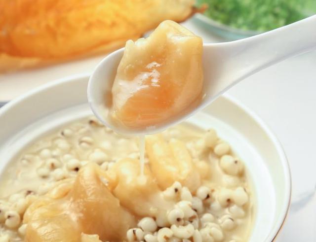 花胶炖鸭脚功效和作用 2025年花胶炖鸭脚功效和作用是什么