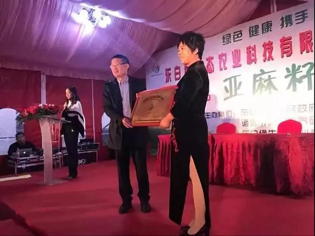 这个镇产的菜籽油诸暨人都爱吃，现在又多了两个新品种