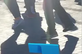 教育机构组织10多名男孩寒冬赤膊跑 称培养男子汉精神视频封面