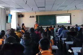 市第二小学“感恩父母主题班会”生动活泼图片