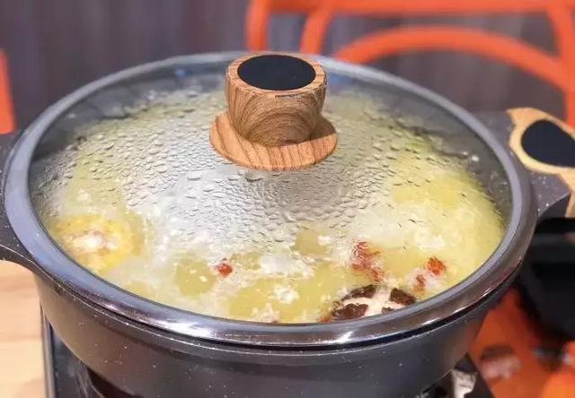 花胶煲鸡汤变黄的做法大全 2026年花胶煲鸡汤变黄的做法大全视频