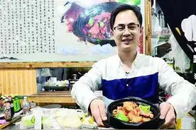 青岛90后小伙辞职开黄焖鸡店，做外卖后月销8000单图片