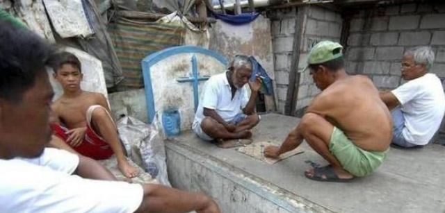世界上最大的“活死人墓”，活人与死人“同住”，常年靠死人谋生