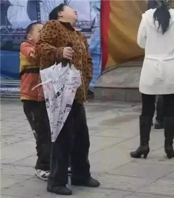 12岁男孩儿杀害亲生母亲，孩子不是一天变“禽兽”的！