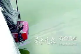 半挂车车头离水面仅一米，临沂俩驾驶员绝地求生图片