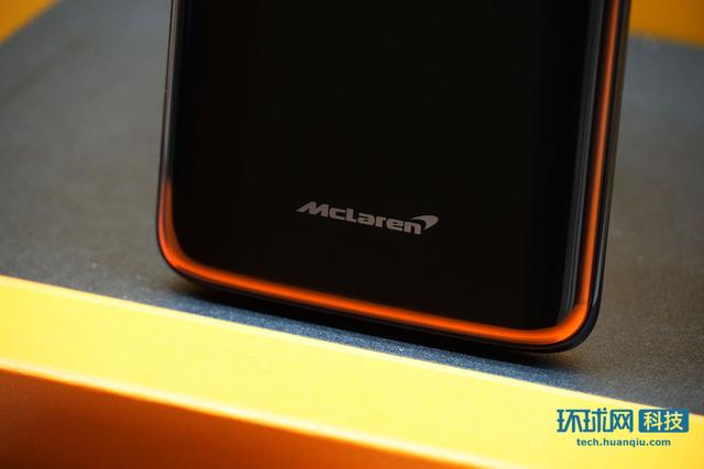 一加6T迈凯伦定制版图赏：U型焕力橙注入纯黑质感