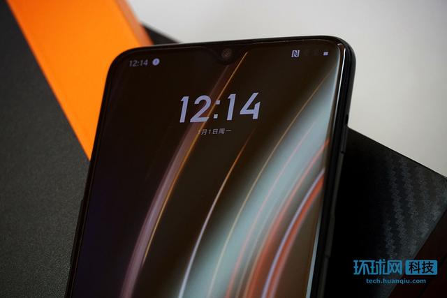 一加6T迈凯伦定制版图赏：U型焕力橙注入纯黑质感