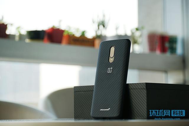 一加6T迈凯伦定制版图赏：U型焕力橙注入纯黑质感