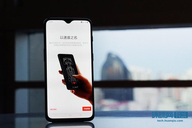一加6T迈凯伦定制版图赏：U型焕力橙注入纯黑质感
