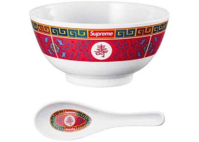 抖音满屏supreme让你窒息？烧到三星的这把“万物皆可supreme”火，到底有多火？