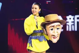 王蓉自嘲“歌红人不红”图片