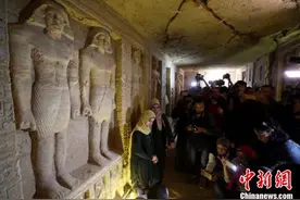 埃及向外界公开新挖掘公元前两千年大祭司墓穴图片