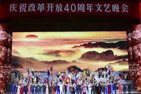 张杰亮相改革开放40周年文艺晚会 再上新闻联播引关注图片