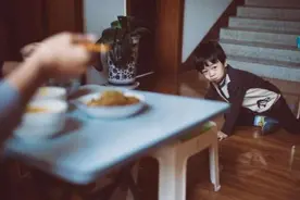 宝宝早吃“盐”好长个？不仅没什么帮助，太早吃盐还有很多不利图片
