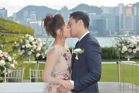 阿娇注册仪式感强 邀老板杨受成出席证婚图片