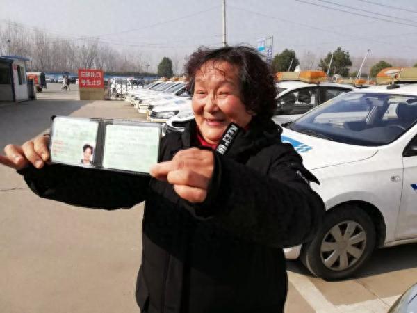 驾校复核逾期保证书怎么写，69岁老太太学驾照 配图04
