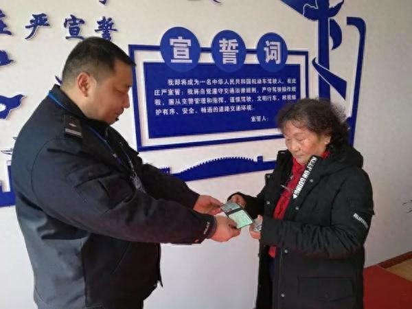 驾校复核逾期保证书怎么写，69岁老太太学驾照 配图05