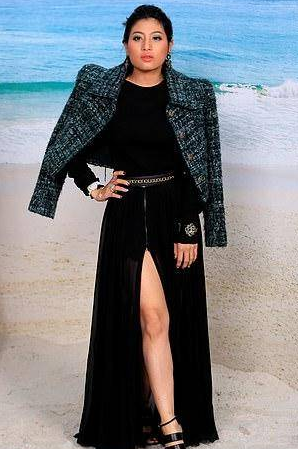 网红女主播吐槽选美着装遭起诉 原来衣服是泰国公主设计的