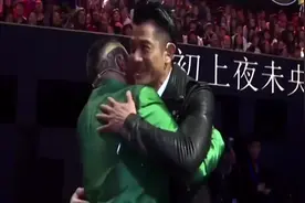 不明情况的天王，冯绍峰当面模仿郭富城，郭富城乐得直点头视频封面