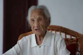 曾用母乳喂养八路军后代！百岁沂蒙红嫂张淑贞离世，但她的事迹我们不能忘视频封面