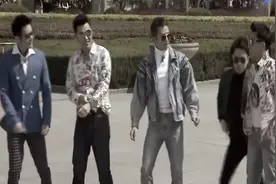 摩登80年代即视感！跑男团复古变大叔，齐唱《冬天里的一把火》！视频封面