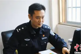 “小联合国”里的民警老娘舅：会十国语言巧解千家结图片