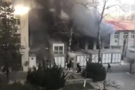 北京交通大学实验室发生爆炸 消防部门正处置视频封面