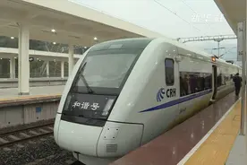 新建成都至雅安铁路开通运营视频封面