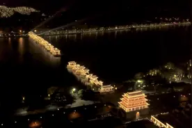 流光溢彩的广济桥光影秀，照亮了潮州古城图片