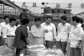 改革先锋在基层｜王伯祥：“菜篮子”的颠覆者视频封面