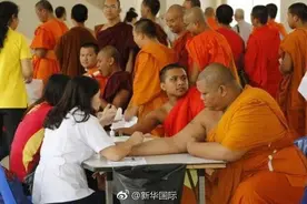 泰国10个和尚5个胖，还有一个在路上图片