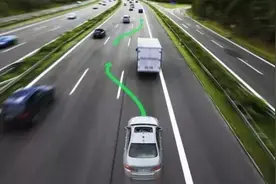 右侧超车，经常被人理解错误的交通规则图片