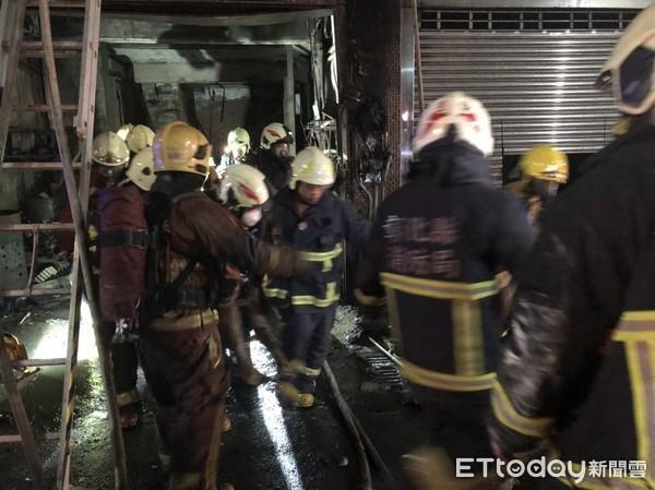 逃离梦幻浴室（母子火灾躲浴室惨死5窗3门全堵断生路 消防躲浴室等于送死）
