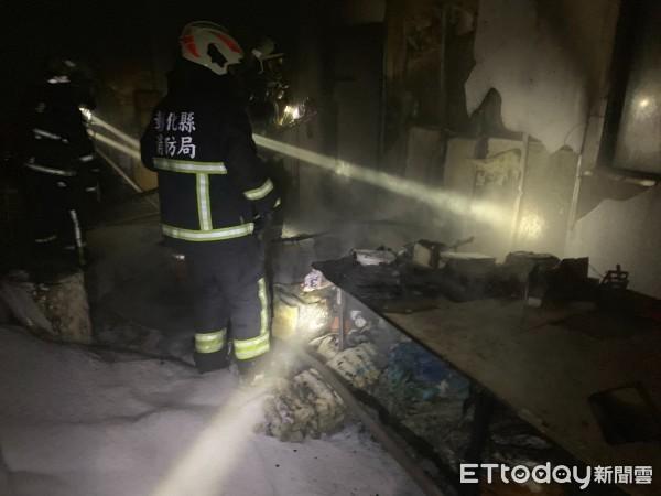 母子火灾躲浴室惨死！5窗3门全堵断生路 消防：躲浴室等于送死