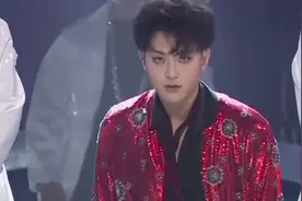 黄子韬劲歌热舞炸裂全场！wuli韬韬烟熏妆也太吸引人了吧！视频封面