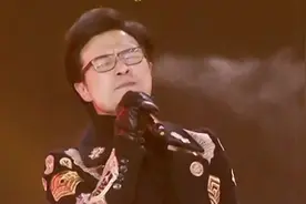 汪峰激情演唱《像梦一样自由》！哈尔滨也太冷了！开口成雾！视频封面