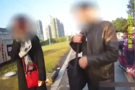 骑电动车的都看看，有人被拘留！你做过这动作吗？图片