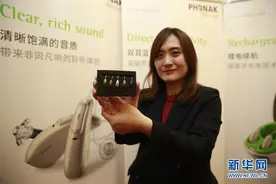 蓝牙连接智能手机助听器亮相北京图片