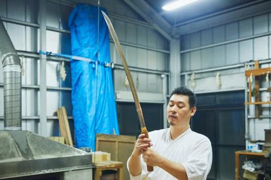 揭秘日本传统武士刀工艺：一年才做一把还卖不出去