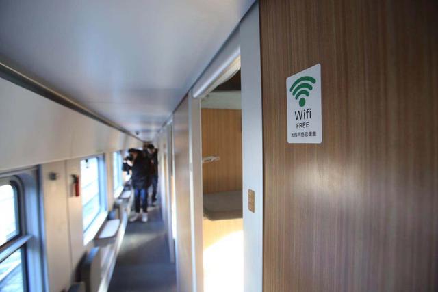 “绿巨人”复兴号开跑京沪线 将逐步替代普速“绿皮车”