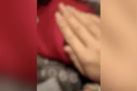 网传母亲虐打婴儿视频！衡阳警方：女子已自首，称为让孩子爸回来视频封面