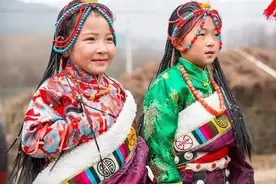 藏式新衣丨到了西藏才知道，一身穿五彩也蛮好看的！图片