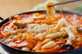 因为韩剧而成为网红食物的韩国泡面，在现实中折射了年轻人的困窘生活啊！图片
