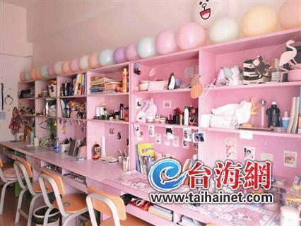 红色楼中楼逃脱攻略(少女风复古风 厦门高校大学生宿舍公寓玩起高颜值改造)