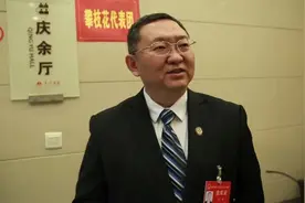 省人大代表邓牧：建议给予中小型体育场馆免费或低收费开放资金补助视频封面