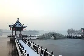 航拍雪后西双湖 水墨灰白别样美视频封面